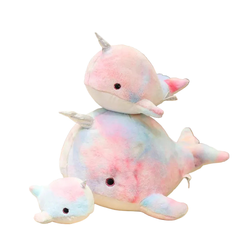 Peluches narval arc-en-ciel en trois tailles, sur fond blanc