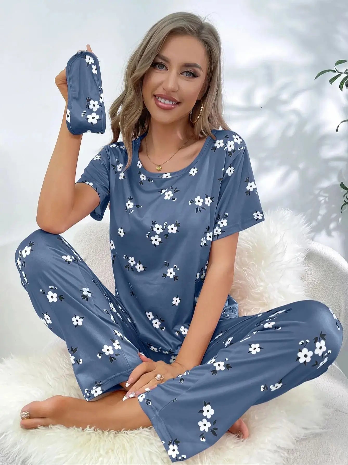 Pyjama Femme Cœur – Ensemble Décontracté à Manches Courtes & Pantalon Long | Confort & Douceur à la Maison