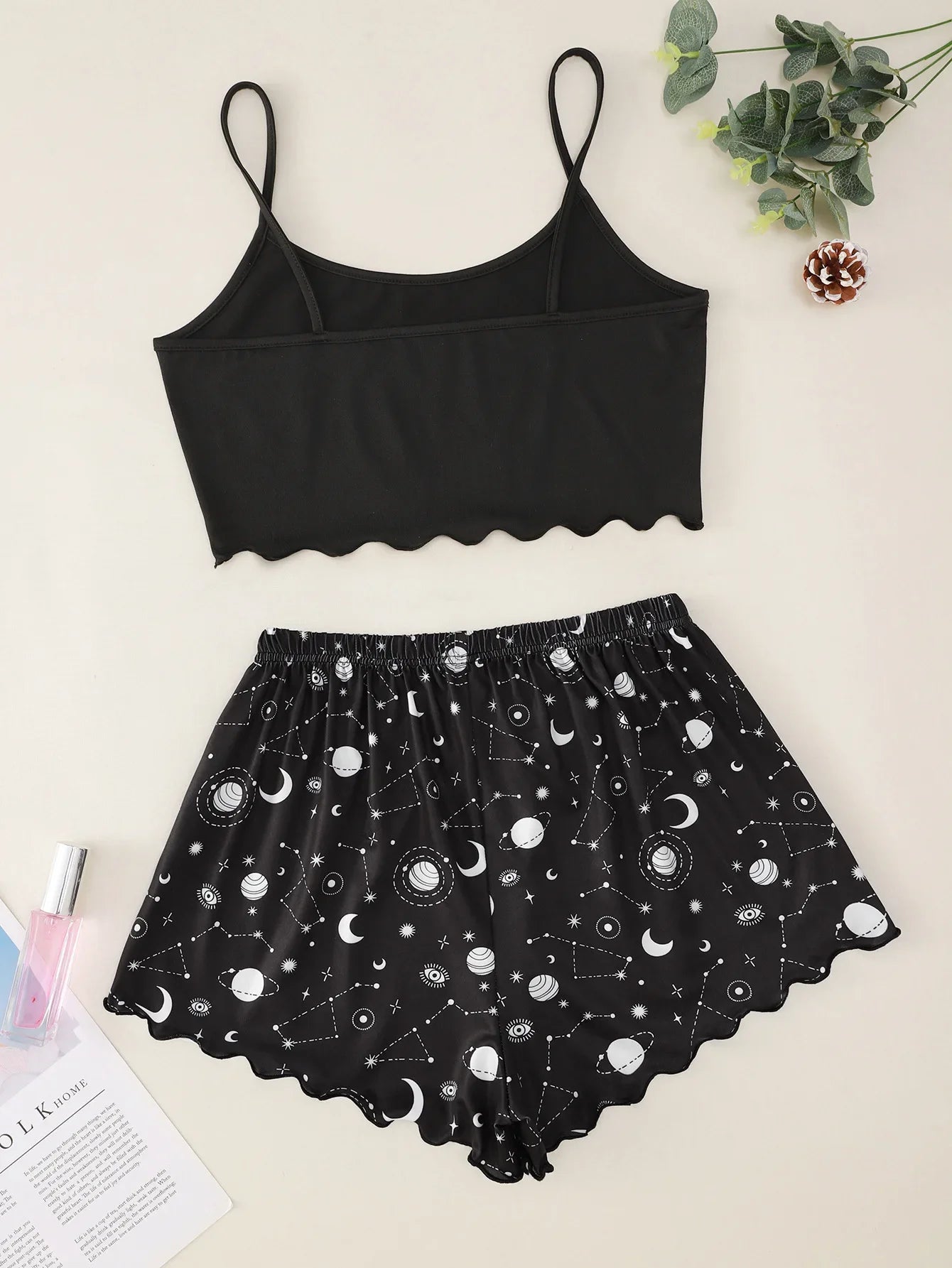 Pyjama Femme Été – Ensemble Débardeur & Short Motif Lune & Étoiles | Loungewear Léger & Confort Nocturne