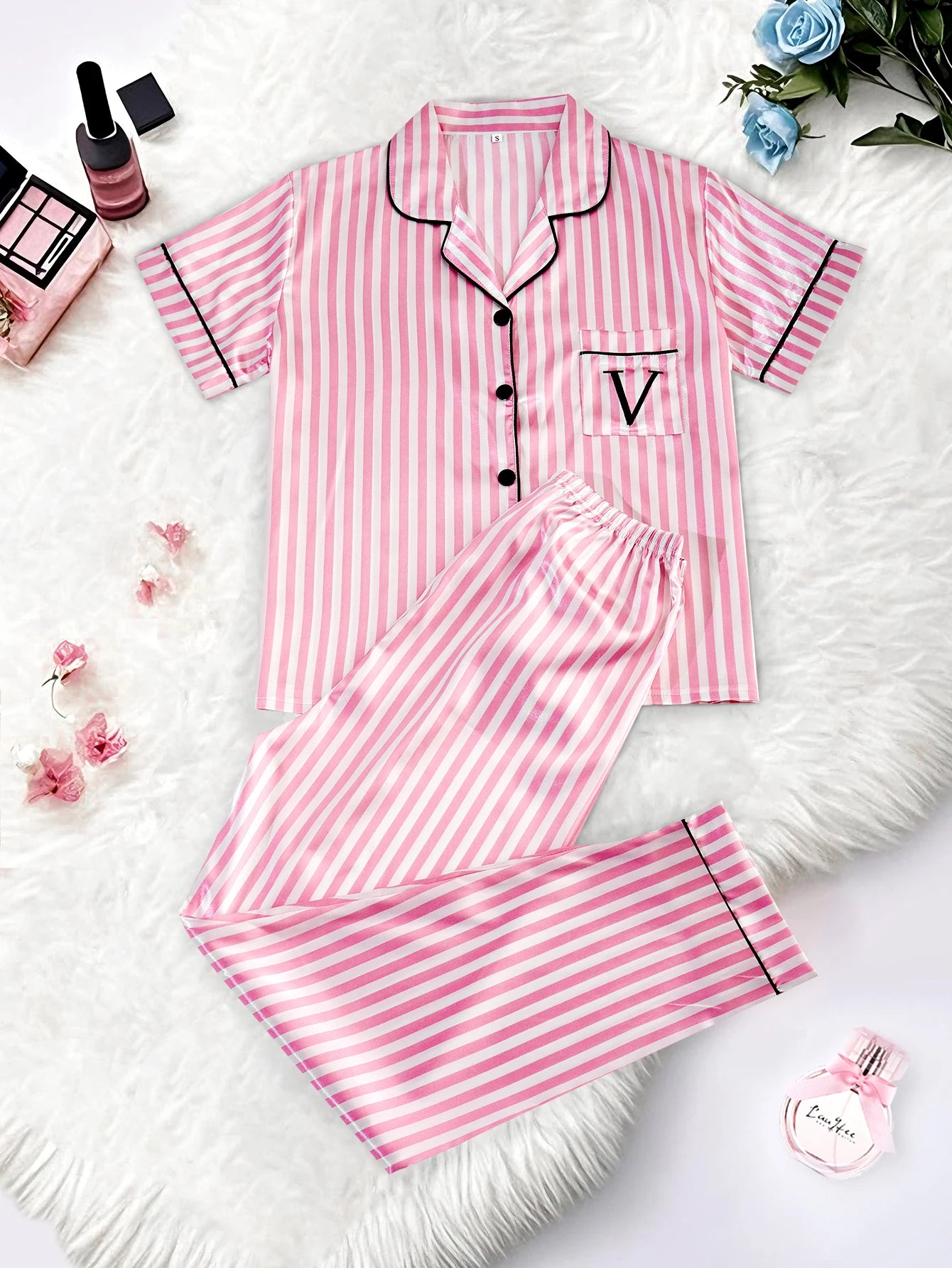 Pyjama Femme Satin Élégant – Ensemble Haut Rayé à Manches Courtes & Pantalon Long avec Poche et Col Revers