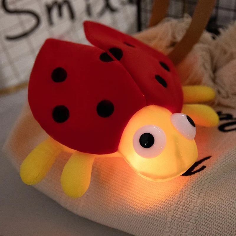 Peluche Lumineuse Animale – Coccinelle, Abeille ou Luciole LED | Coussin Doux & Magique
