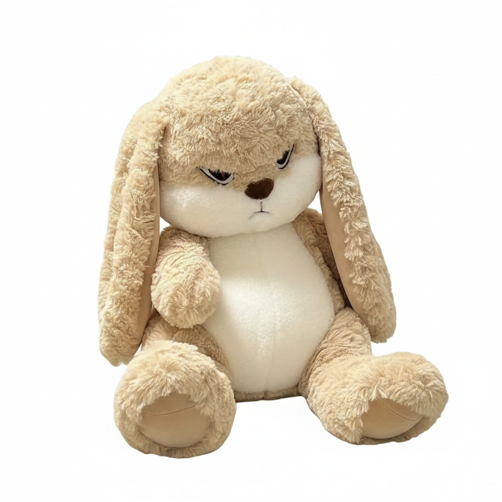 Peluche lapin beige aux longues oreilles tombantes, à l'air boudeur