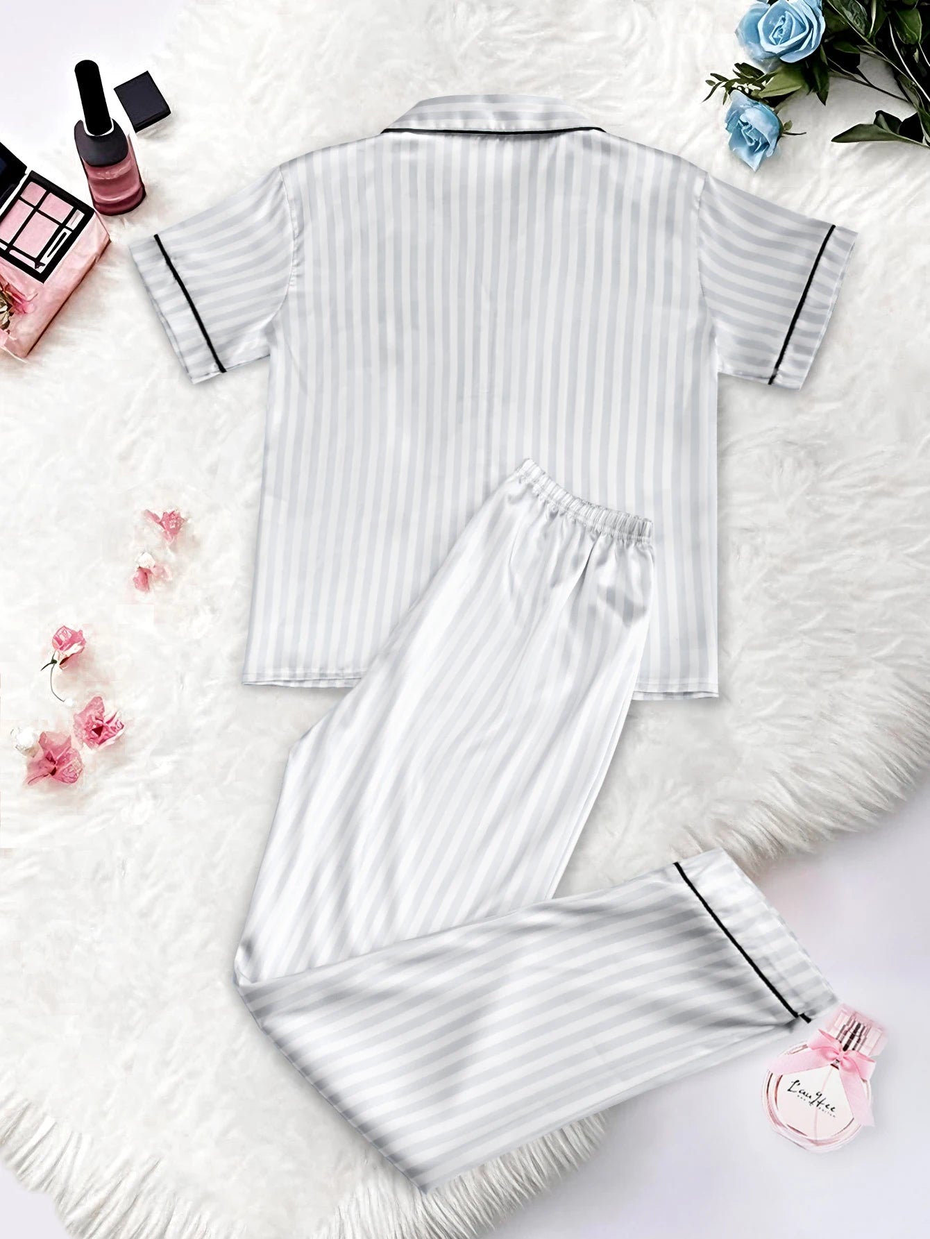 Pyjama Femme Satin Élégant – Ensemble Haut Rayé à Manches Courtes & Pantalon Long avec Poche et Col Revers