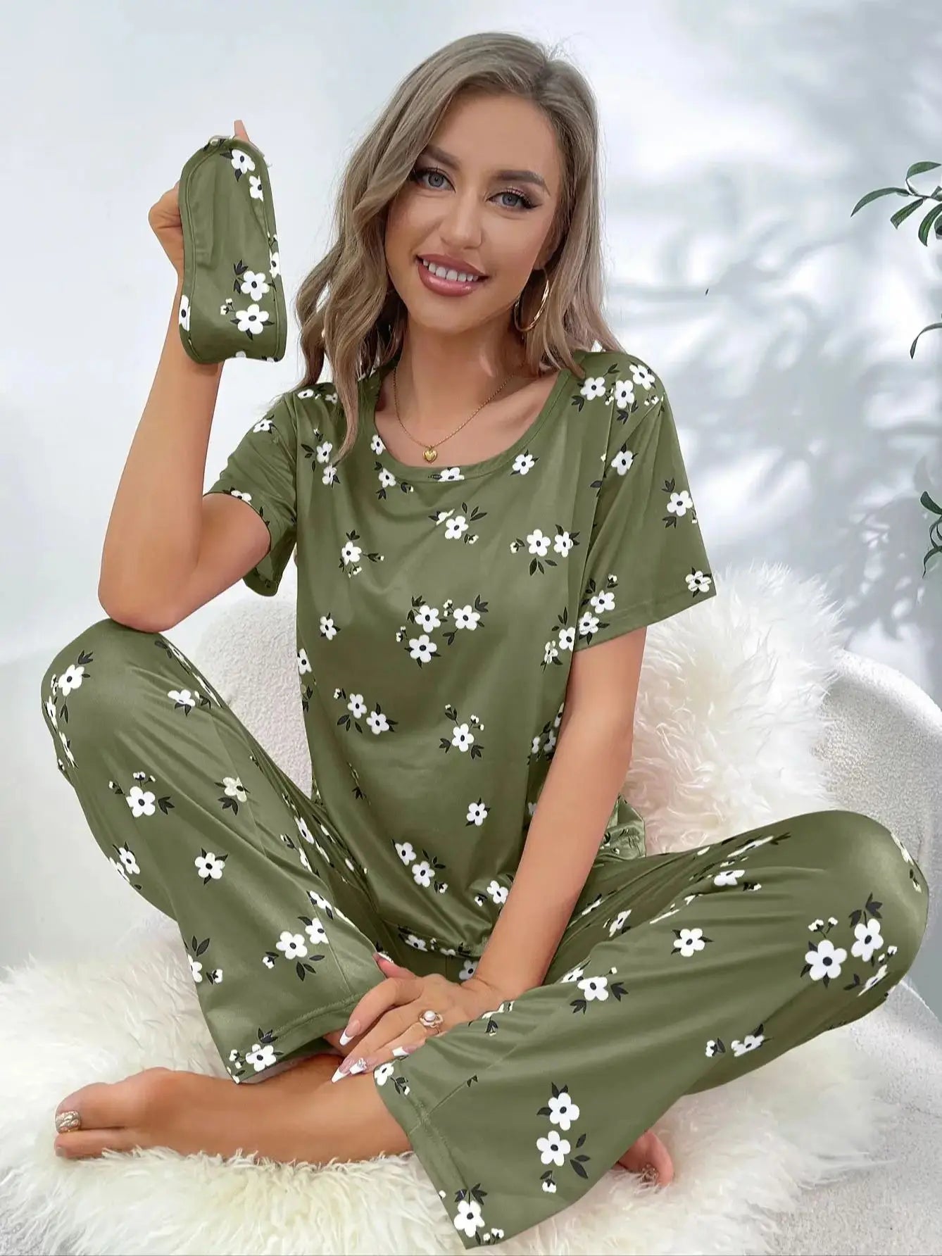 Pyjama Femme Cœur – Ensemble Décontracté à Manches Courtes & Pantalon Long | Confort & Douceur à la Maison