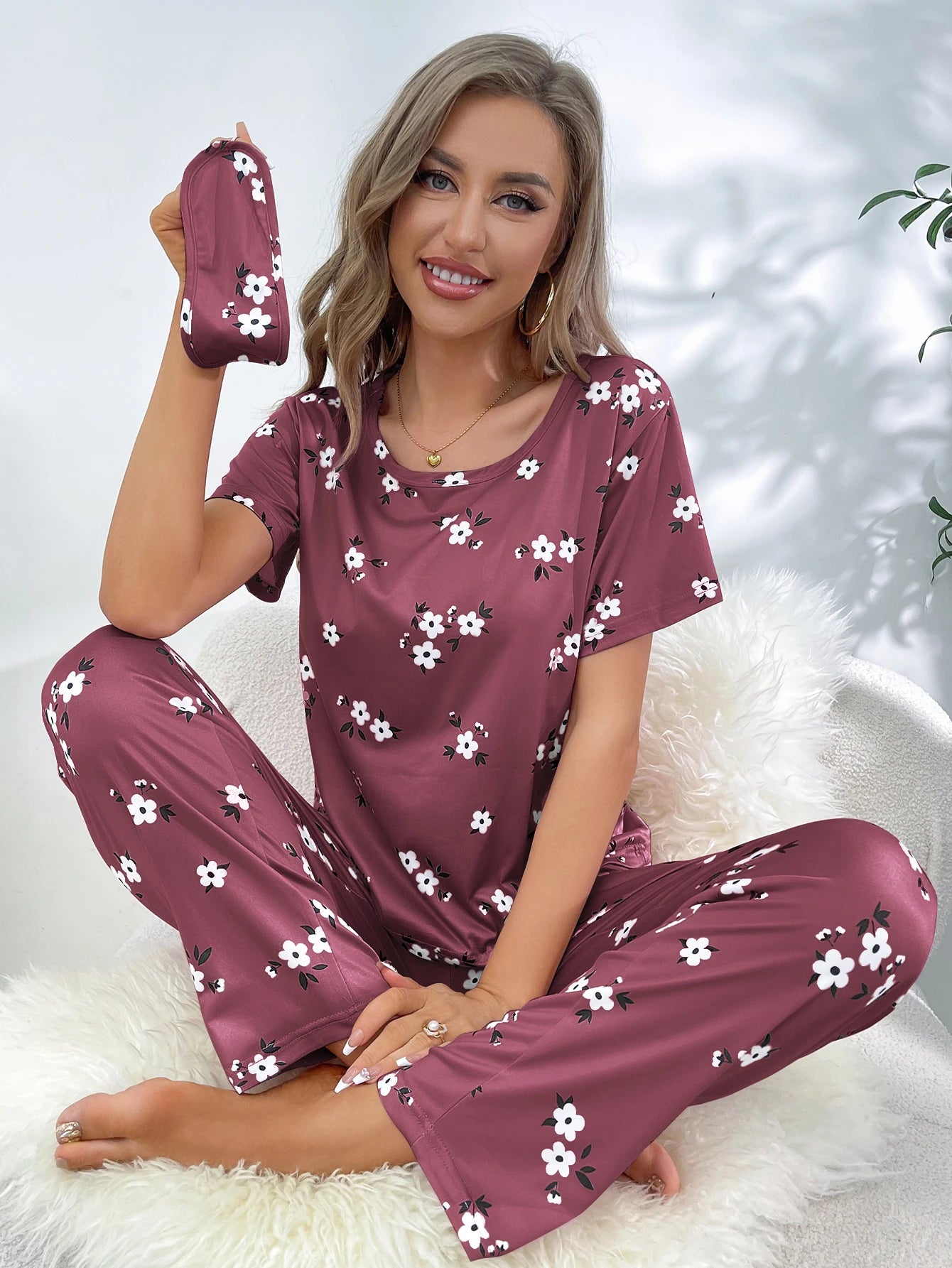 Pyjama Femme Cœur – Ensemble Décontracté à Manches Courtes & Pantalon Long | Confort & Douceur à la Maison