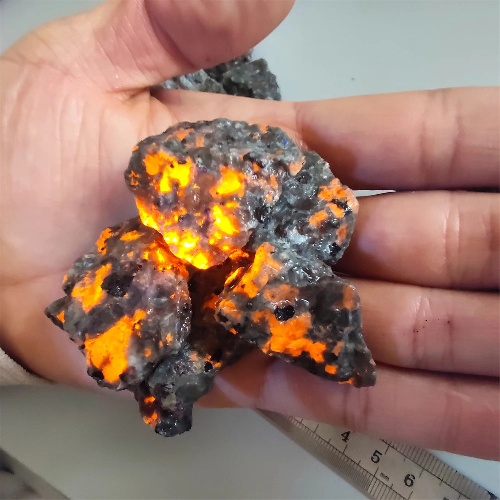 Pierre Brute Yooperlite – Pierre Fluorescente Naturelle Énergétique & Déco