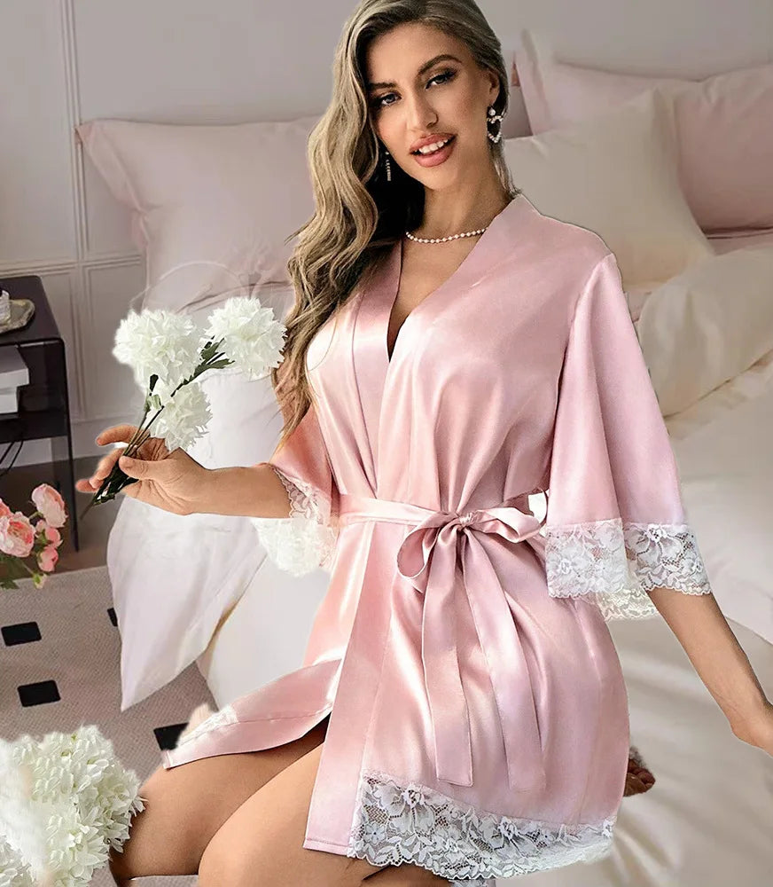 Robe de Nuit Satinée Femme – Kimono Court avec Dentelle & Ceinture | Élégant Peignoir
