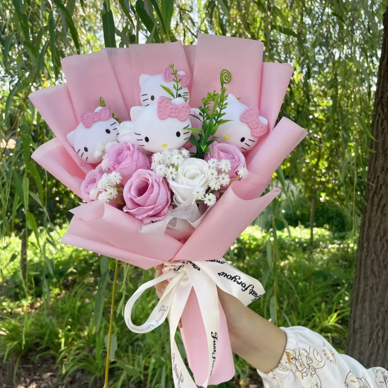 Bouquet Hello Kitty Kawaii – Peluche + Fleurs Artificielles