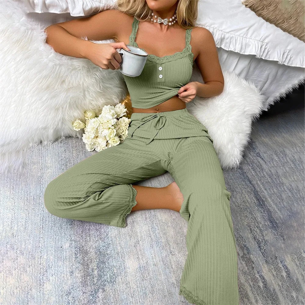 Pyjama Femme 2 Pièces – Ensemble Bretelles & Pantalon avec Finition Dentelle | Doux, Élégant & Confort Slim