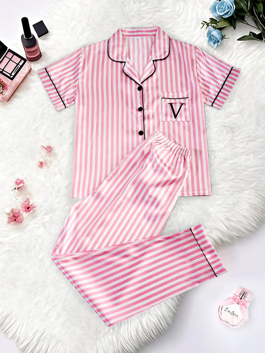 Pyjama Femme Satin Élégant – Ensemble Haut Rayé à Manches Courtes & Pantalon Long avec Poche et Col Revers