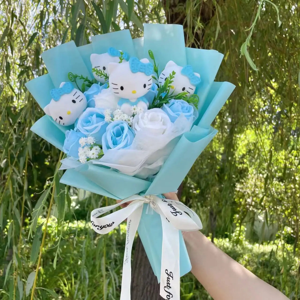 Bouquet Hello Kitty Kawaii – Peluche + Fleurs Artificielles