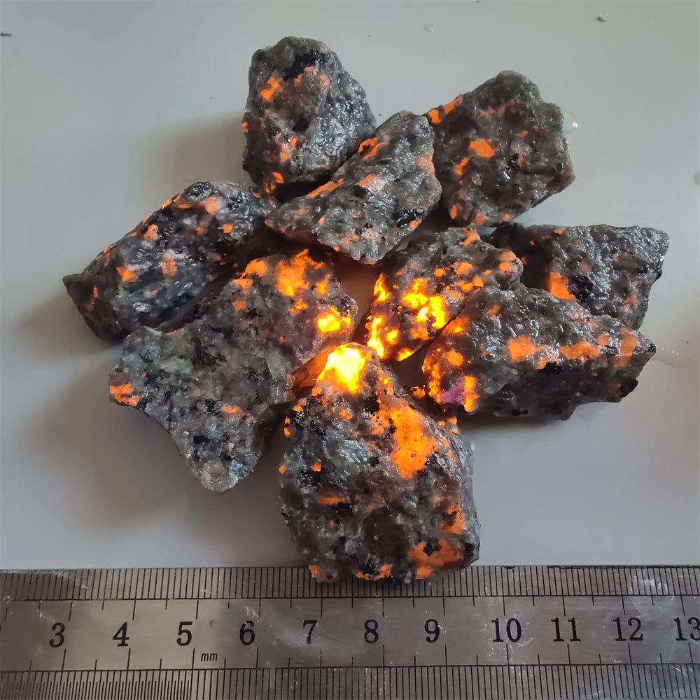 Pierre Brute Yooperlite – Pierre Fluorescente Naturelle Énergétique & Déco
