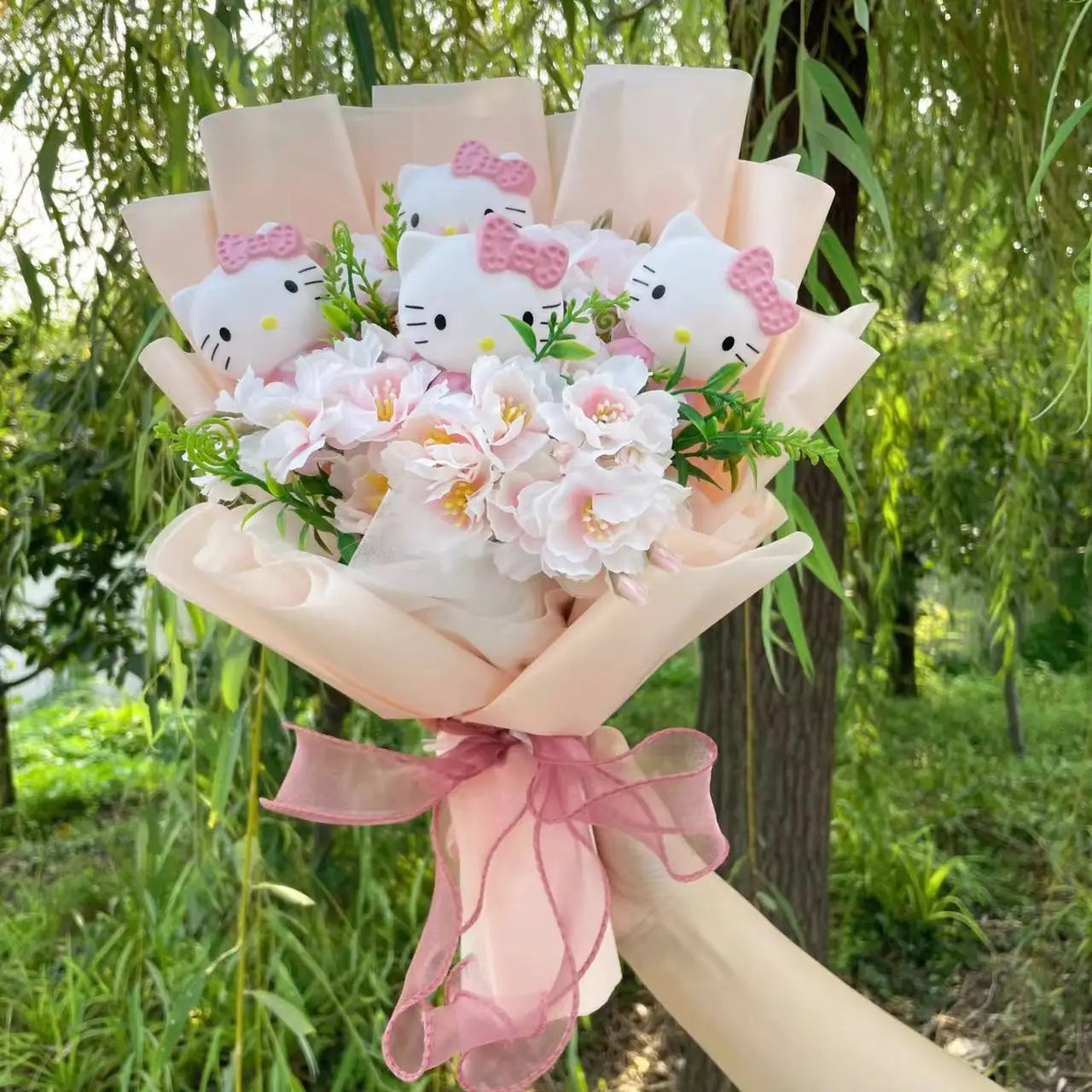 Bouquet Hello Kitty Kawaii – Peluche + Fleurs Artificielles