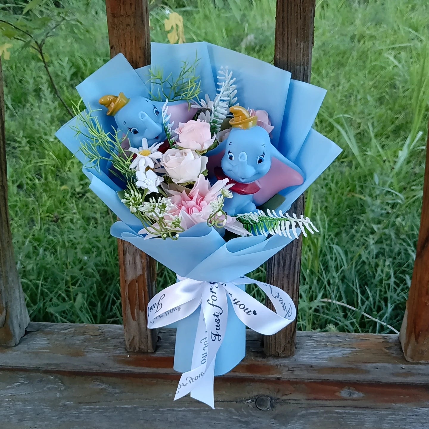 💐 Bouquet Peluche Lilo & Stitch – Fleurs & Tendresse à Offrir
