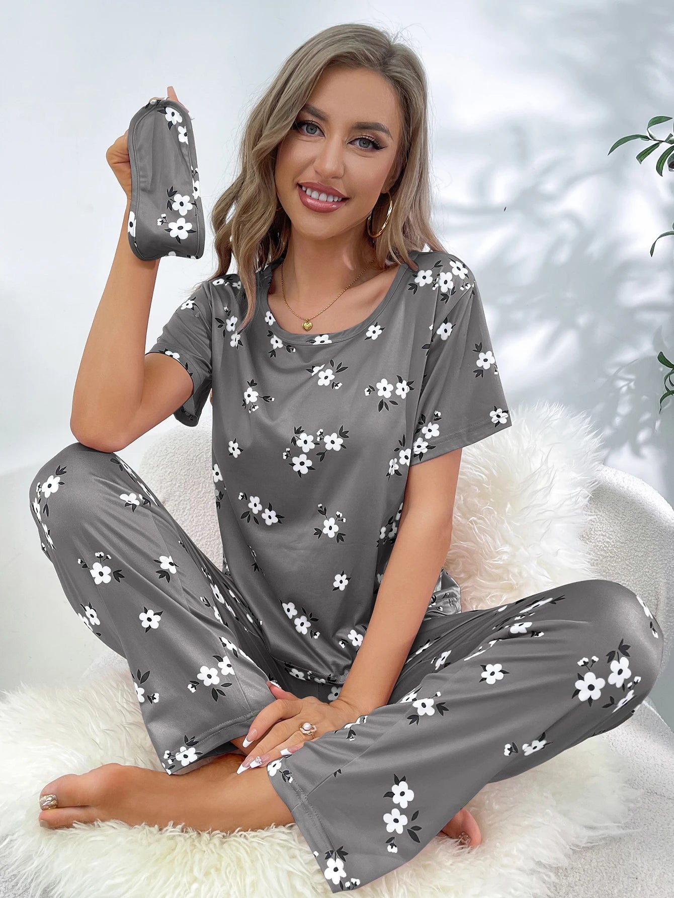 Pyjama Femme Cœur – Ensemble Décontracté à Manches Courtes & Pantalon Long | Confort & Douceur à la Maison