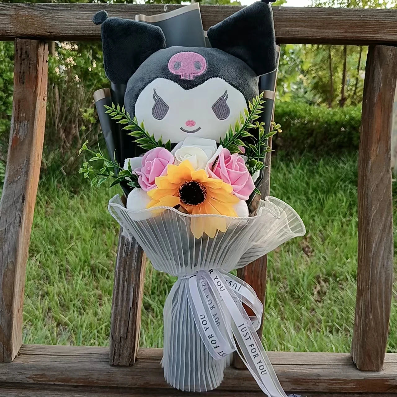 Bouquet Peluche Sanrio – Kuromi, My Melody & Friends