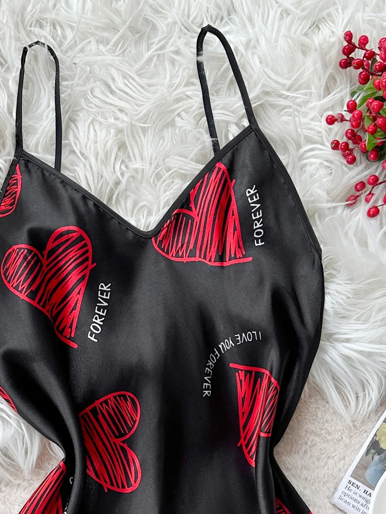 Nuisette Satinée Femme – Décolleté V & Dos Nu | Robe de Nuit Courte Confort & Élégance