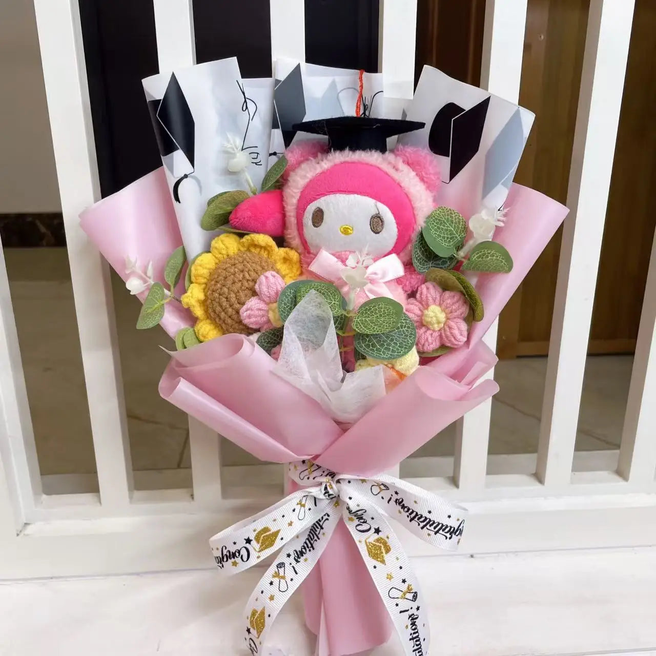 Bouquet Cadeau – Peluches Mignonnes & Fleurs