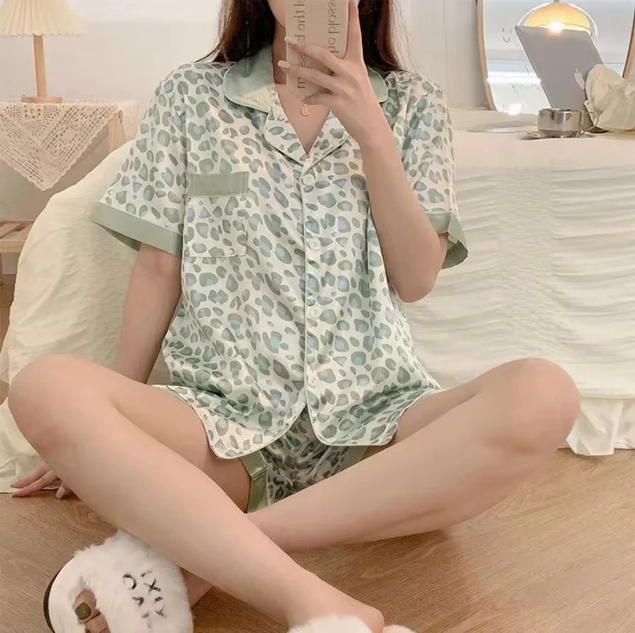Ensemble Pyjama Satiné Femme Élégance & Confort