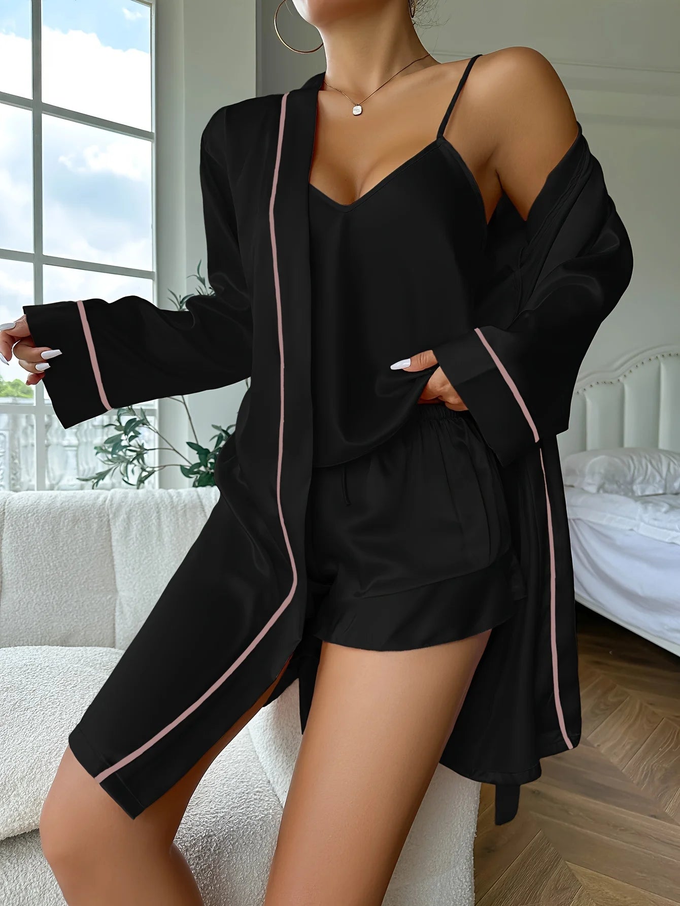 Ensemble Pyjama Femme 3 Pièces en Satin – Caraco, Short & Robe