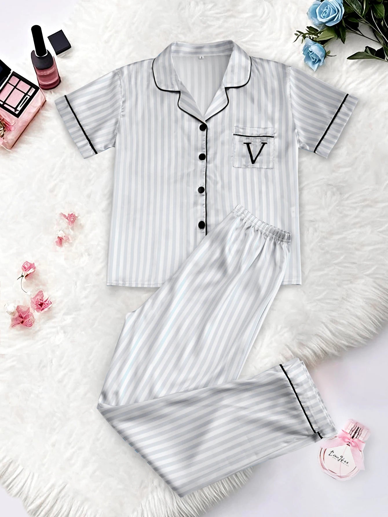 Pyjama Femme Satin Élégant – Ensemble Haut Rayé à Manches Courtes & Pantalon Long avec Poche et Col Revers