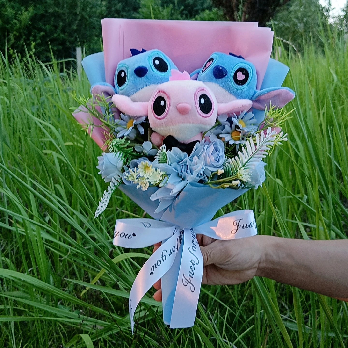 💐 Bouquet Peluche Lilo & Stitch – Fleurs & Tendresse à Offrir