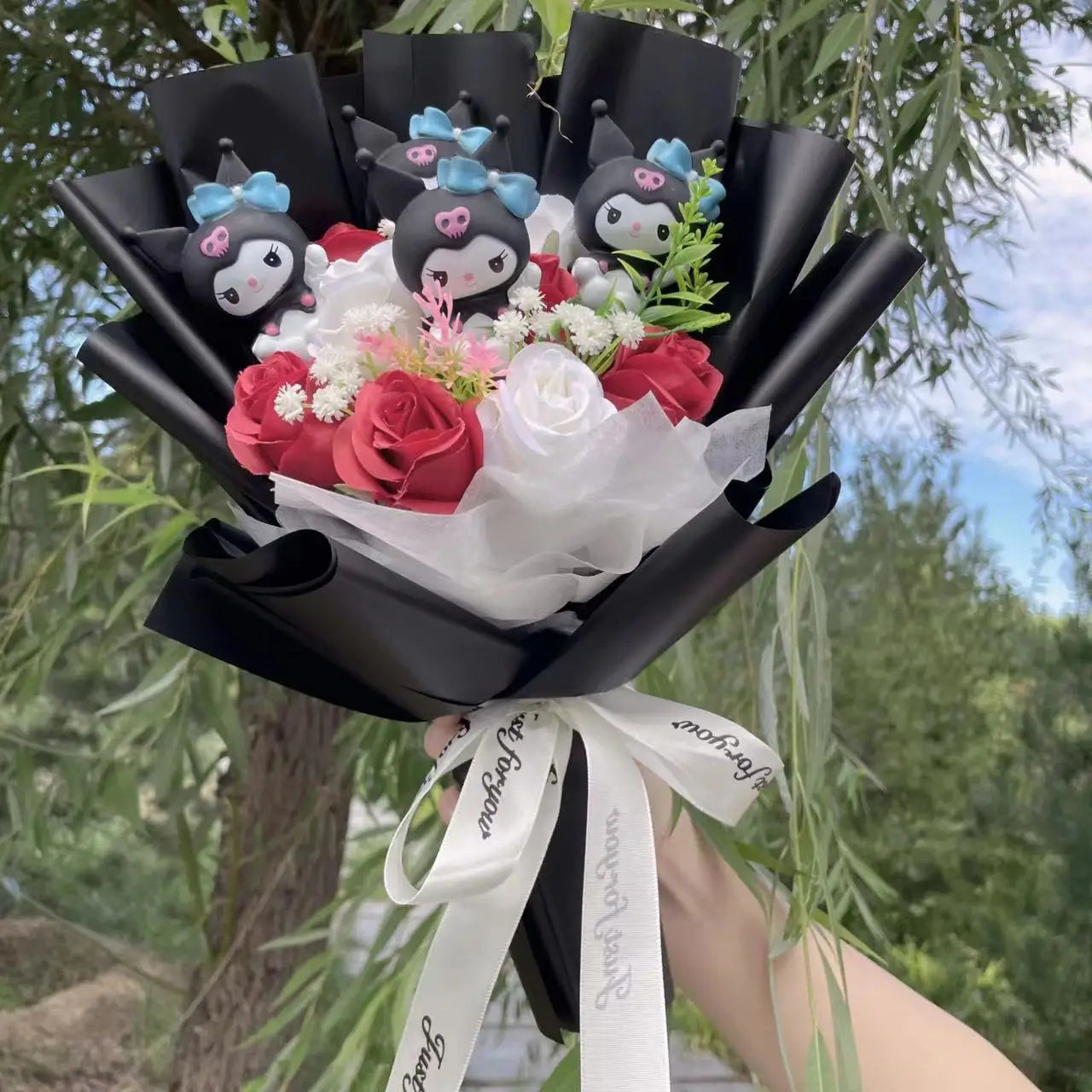 Bouquet Hello Kitty Kawaii – Peluche + Fleurs Artificielles