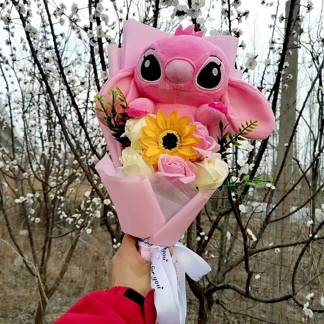 💐 Bouquet Peluche Lilo & Stitch – Fleurs & Tendresse à Offrir