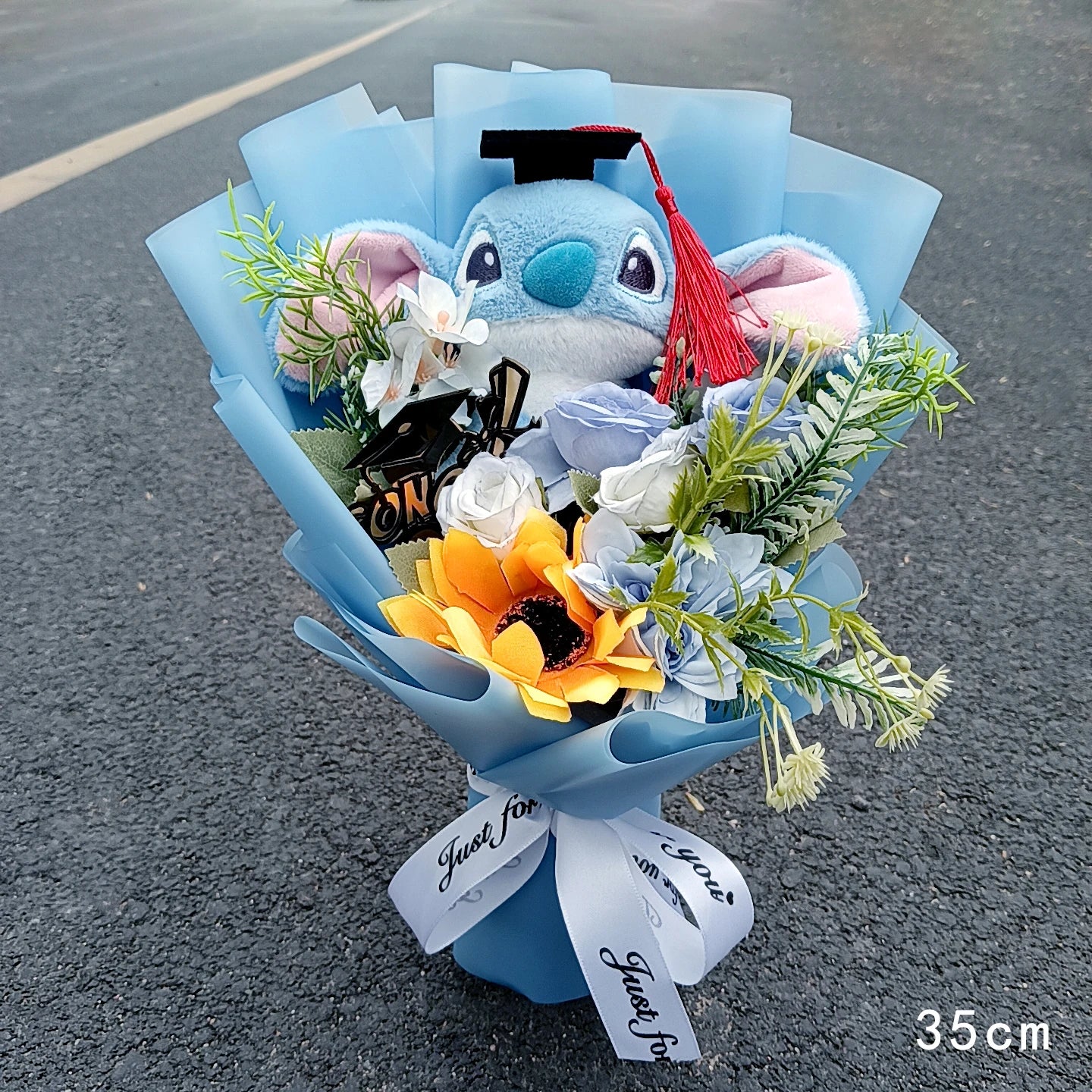 💐 Bouquet Peluche Lilo & Stitch – Fleurs & Tendresse à Offrir