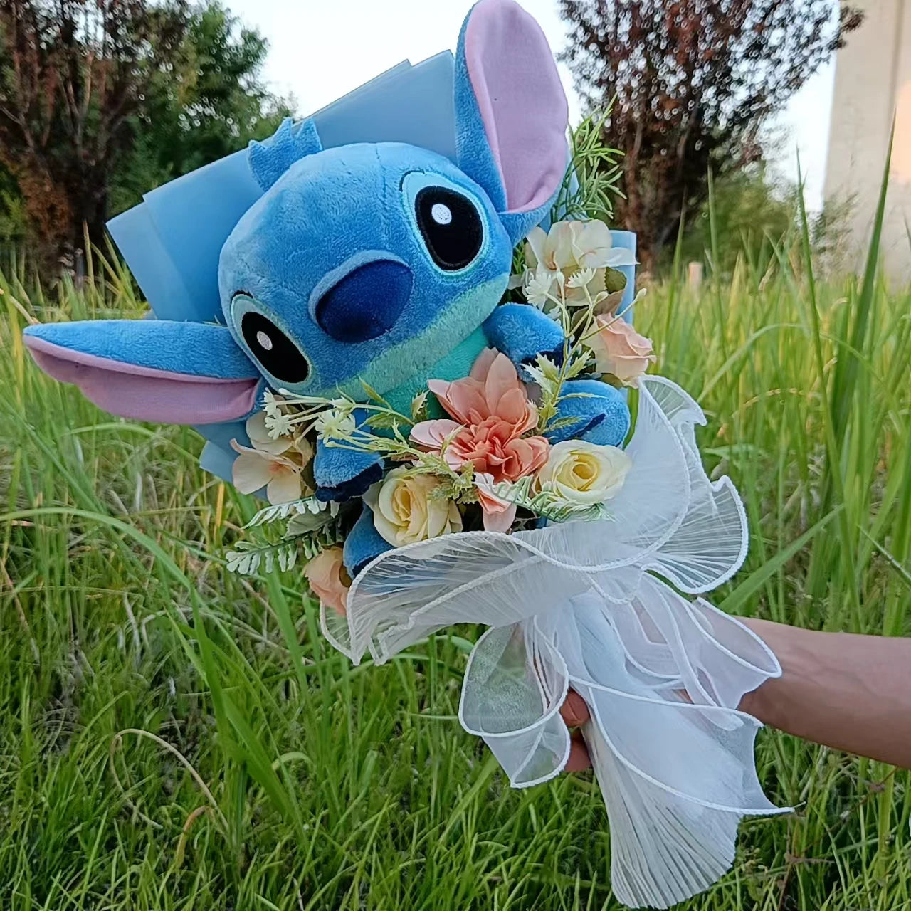 💐 Bouquet Peluche Lilo & Stitch – Fleurs & Tendresse à Offrir