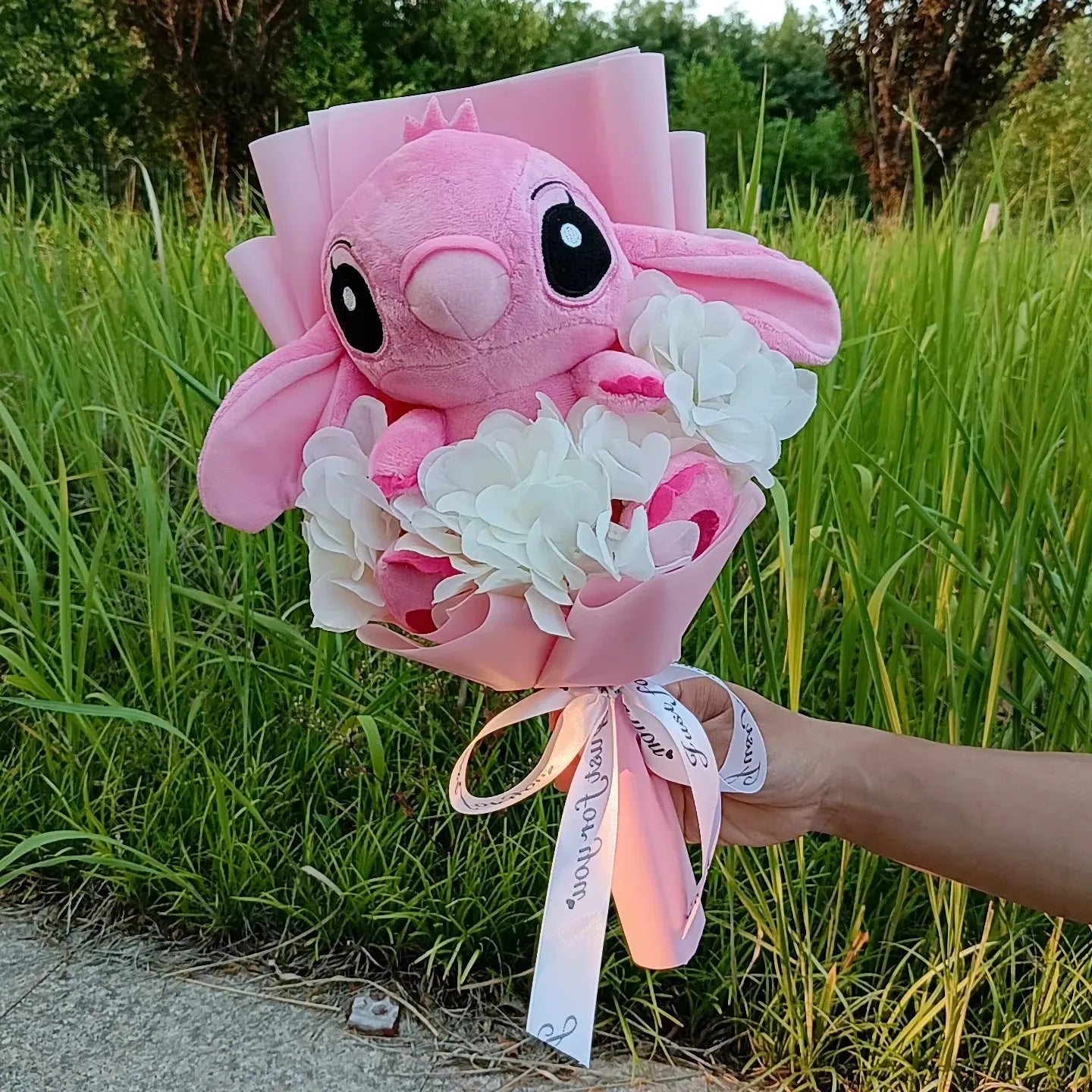 💐 Bouquet Peluche Lilo & Stitch – Fleurs & Tendresse à Offrir