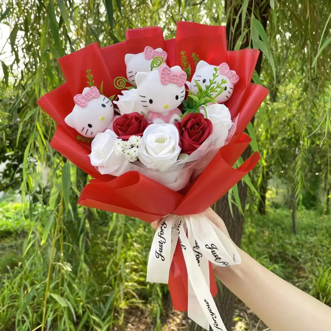 Bouquet Hello Kitty Kawaii – Peluche + Fleurs Artificielles