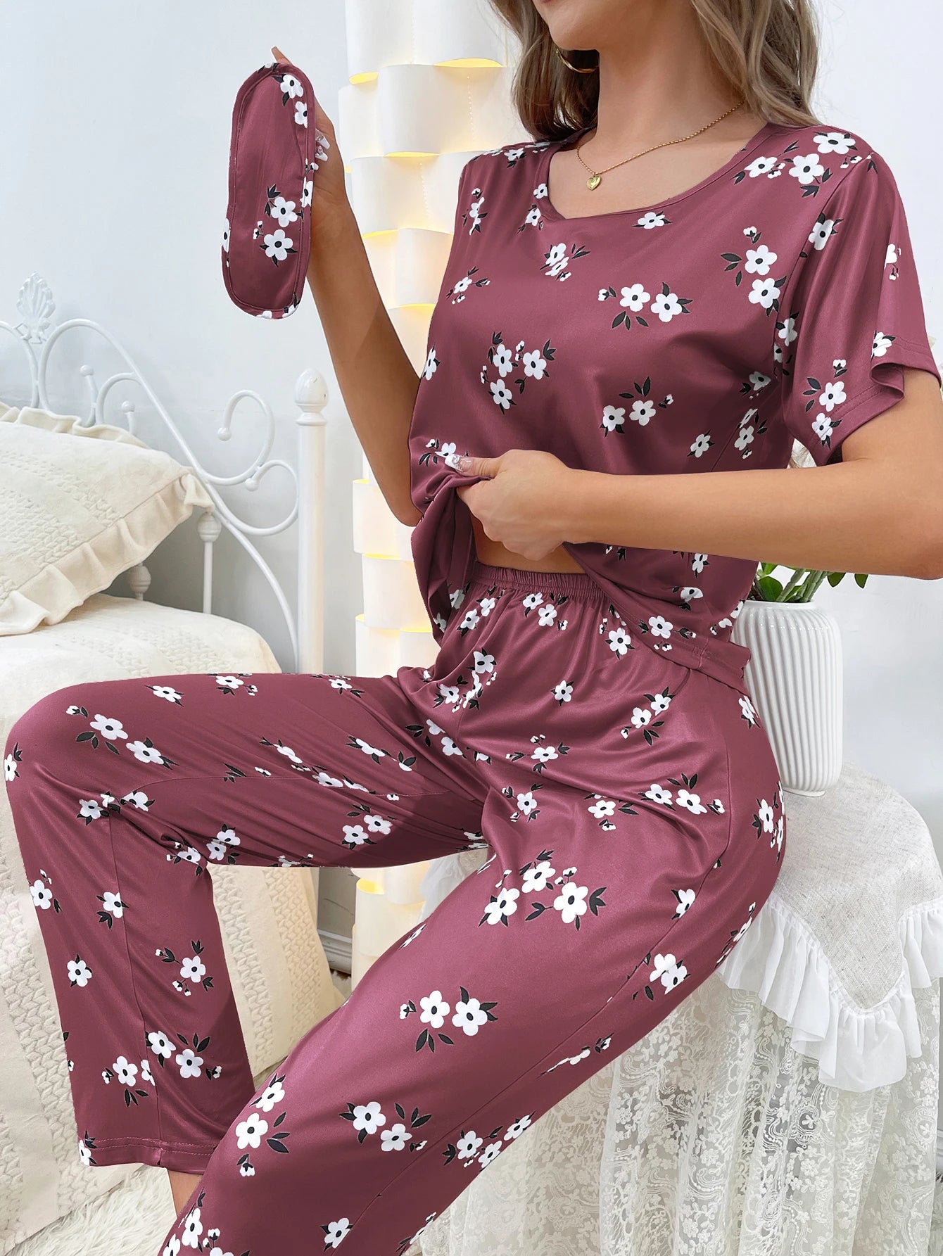 Pyjama Femme Cœur – Ensemble Décontracté à Manches Courtes & Pantalon Long | Confort & Douceur à la Maison